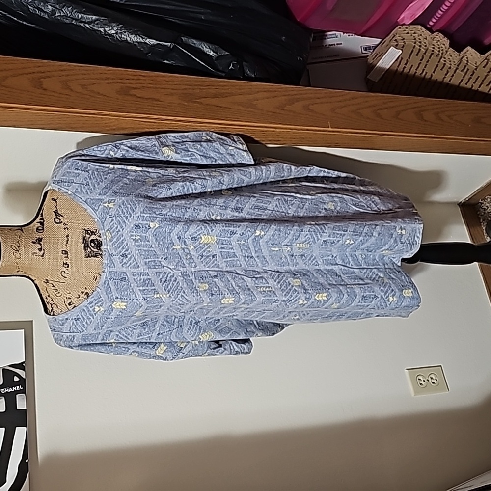 3xl lularoe Irma blue with yellow arrows.